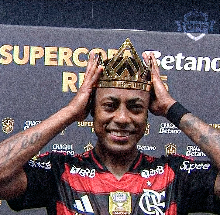 DoentesPFutebol's tweet photo. Rei da Supercopa e pai do Botafogo.
Bruno Henrique, o ídolo rubro-negro! https://t.co/BuguvDfdXi