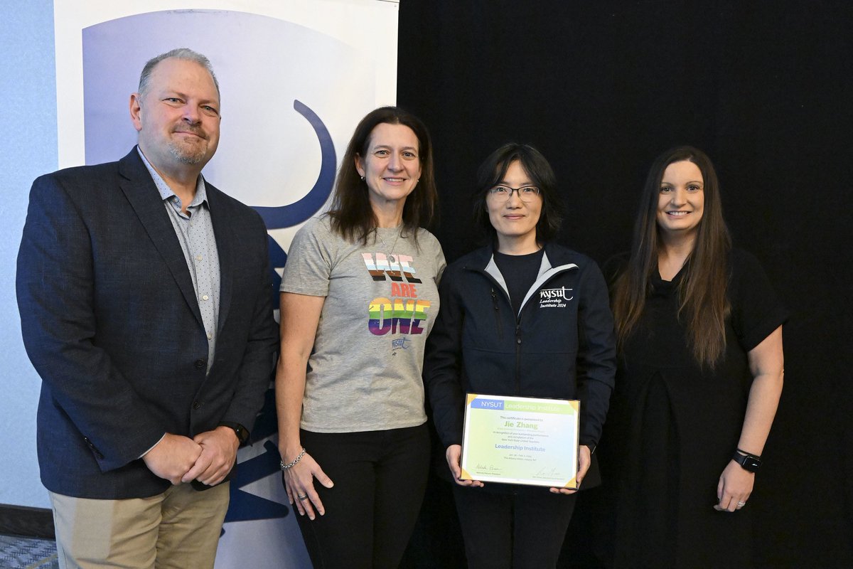 Melinda Person 🍎✌🌈 tweet media