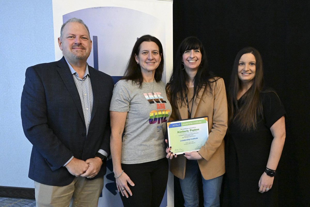 Melinda Person 🍎✌🌈 tweet media