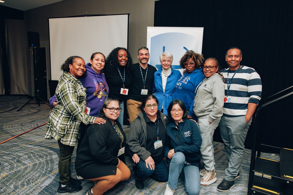 Melinda Person 🍎✌🌈 tweet media