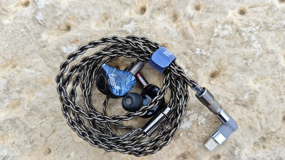 DUNU_Headphone's tweet photo. 📷 Which one's your pick? IEM + Type-C adapter (or Lightning) 📷 or IEM + DAC 📷? Let’s hear your thoughts! 📷 #IEM #musiclovers #dunu #sa6est #kima2 https://t.co/0WbZEfqCPH