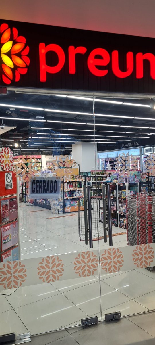 CarneroTraidor's tweet photo. son las 19:19 y preunic del mall Independencia está cerrado... en la web indican q atienden de 10 a 20hrs... no webeen cn mi tiempo...@PreUnic_cl @MallBarrioIndep #sernac https://t.co/b5xXC3k7vH