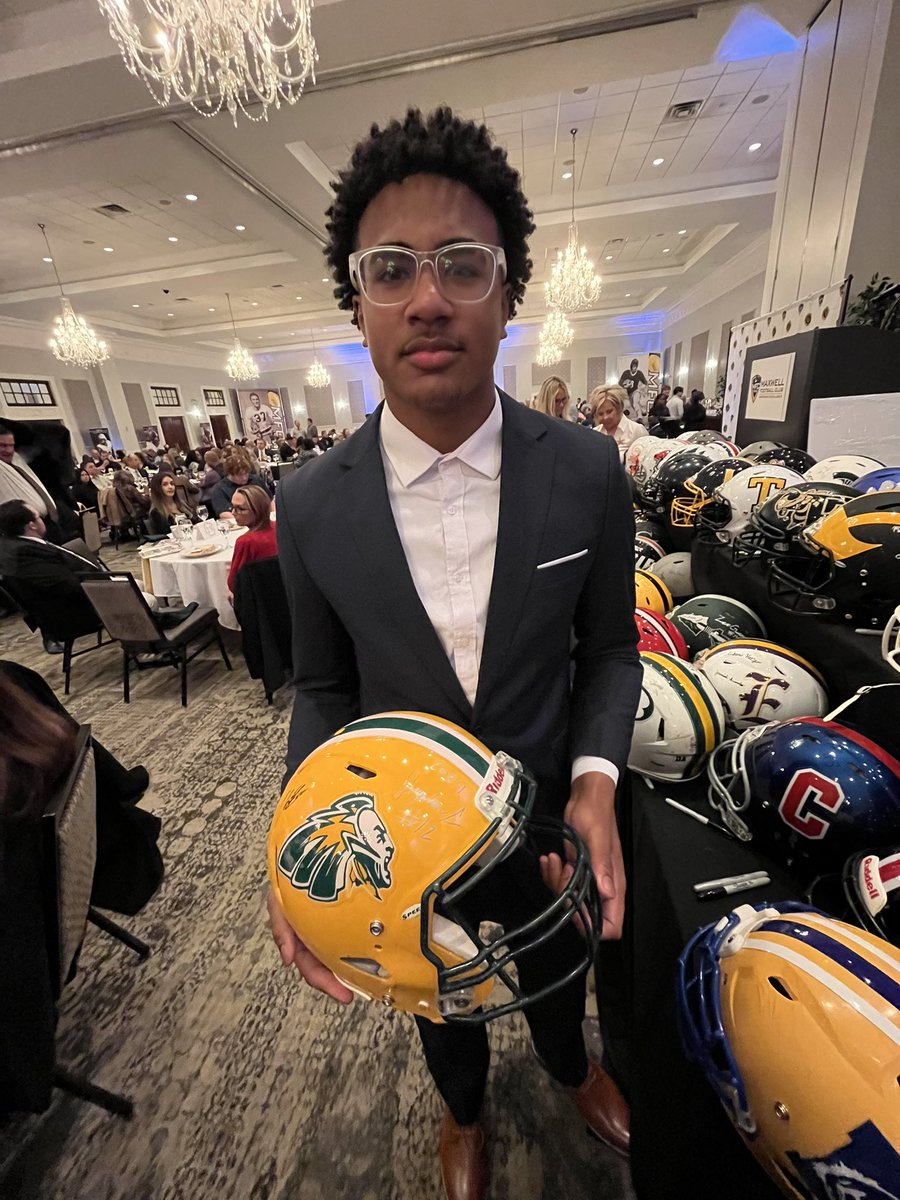 Jayvion Chandler (@jayvionchandler) on Twitter photo Beyond blessed to be recognized as a Mini Maxwell Award Winner!!! <a href="/MaxwellFootball/">Maxwell Football</a> <a href="/Phillip65773/">Coach Townsend</a> <a href="/VeneziaJoe18275/">Coach Joey Venezia</a> #uncommitted #lookingforahome Beyond blessed to be recognized as a Mini Maxwell Award Winner!!! <a href="/MaxwellFootball/">Maxwell Football</a> <a href="/Phillip65773/">Coach Townsend</a> <a href="/VeneziaJoe18275/">Coach Joey Venezia</a> #uncommitted #lookingforahome