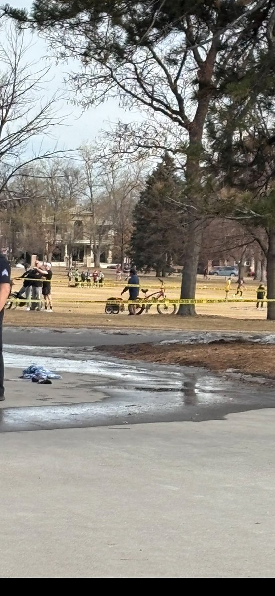 dobetterdnvr's tweet image. Sh00ting in Wash Park this afternoon - Kentucky and Downing. This is one of the safest areas in town. Suspect in custody. I’ll post more info when I have it. @denverpolice @govofco @mikejohnstonco #denver @denverparksrec #visitdenver