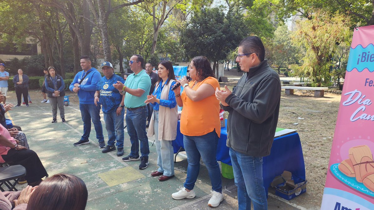 MayeliRuizO's tweet photo. Hoy tuvimos el placer de compartir con mis vecinos de Reforma Social la tradición del Día de la Candelaria con unos deliciosos tamales en compañía de nuestra diputada local, @AmerangelLorenz.  

¡Gracias vecinos! Nos vemos en el próximo evento.

#ConcejalaMH 
#AcciónXMH https://t.co/G6fidX2ftc