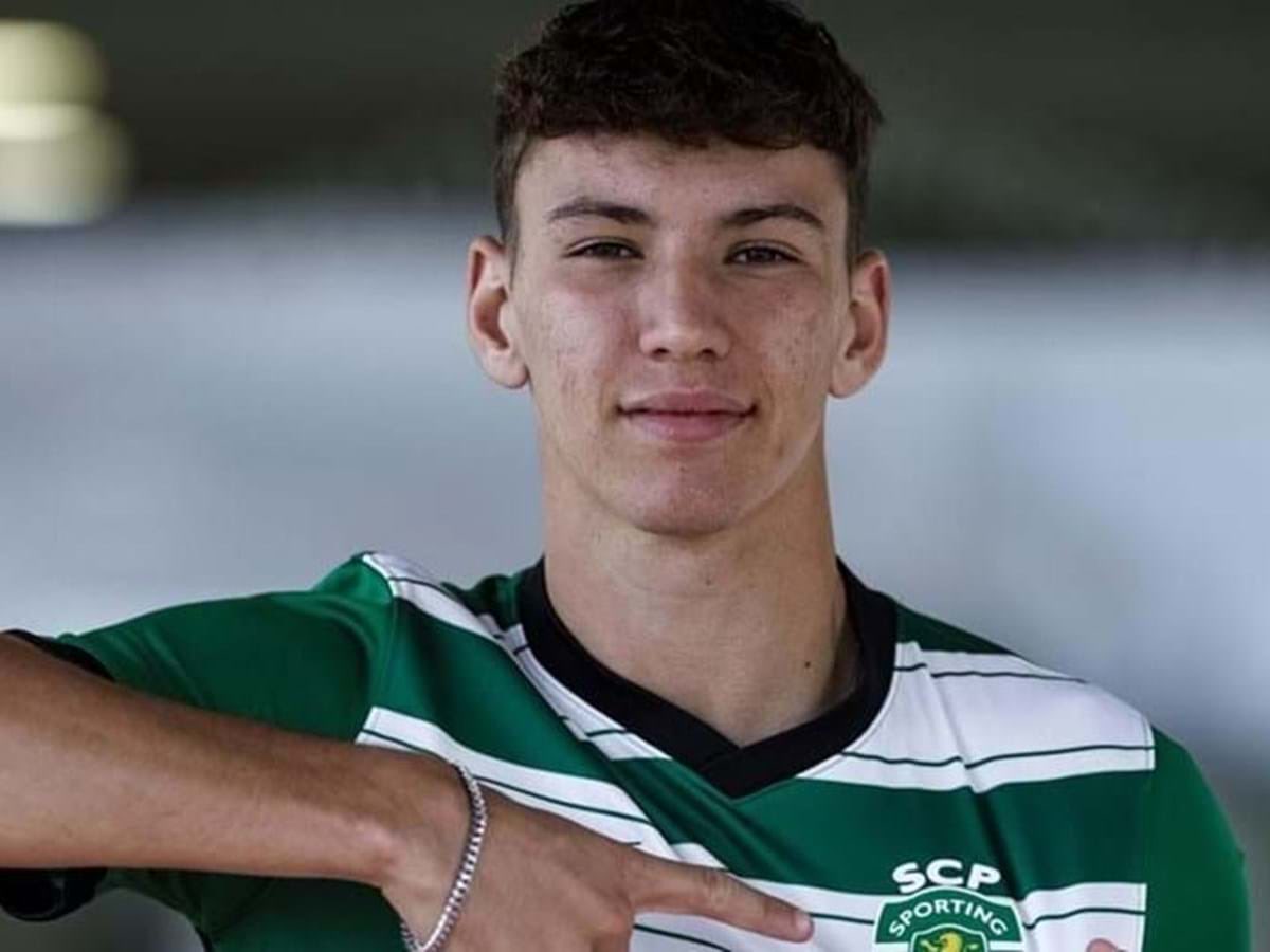 AtrasadoCheguei's tweet photo. Não procurem mais. Travassos dava uma boa perninha na nossa lateral. https://t.co/0JEFhFXmnh