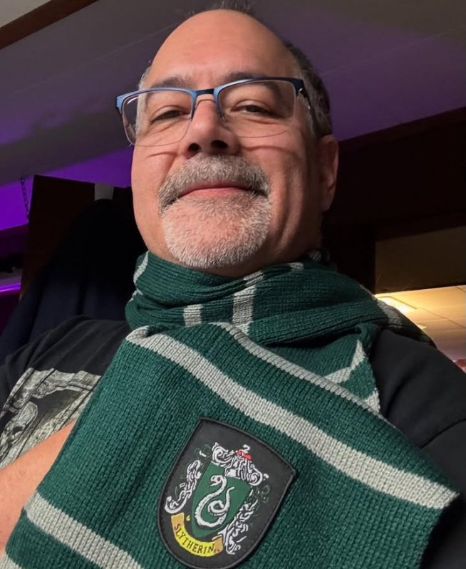 Finally got my Cinereplica Slytherin scarf the other day - I wanted this one not the one from Universal studios lol!!!#movieprops# magic
