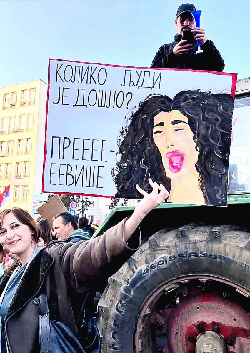 Дајте ми све транспаренте овде, да направимо архиву, ова деца су генијална, обадва ми ока