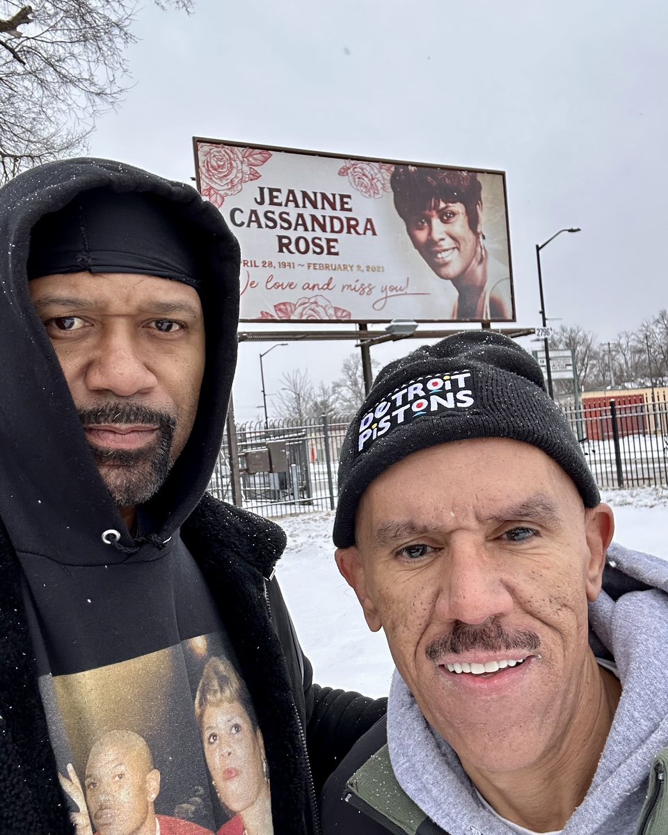 JalenRose's tweet photo. UNCONDITIONAL LOVE. RIP MA 🌹🌹🌹🌹🌹🕊️🕊️🕊️🕊️🕊️ https://t.co/uoOqVkv3rS