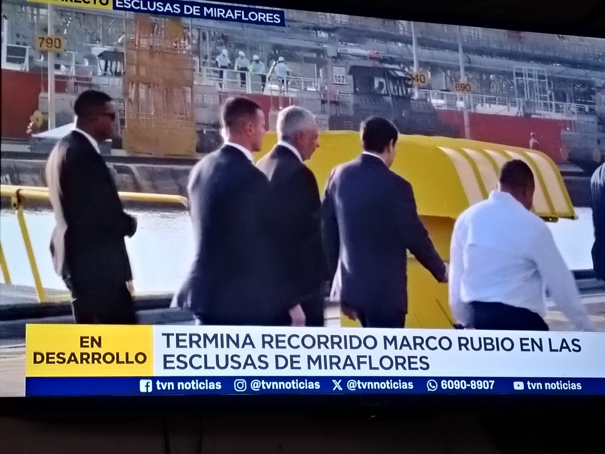 Xuxa Rubio preguntando a Catin como hizo para conseguir esa chamba de 26k y ni hablar del bono anual.