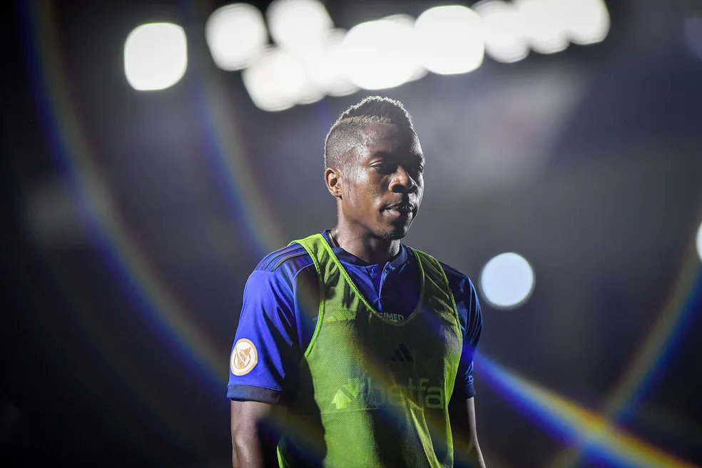 PapoCabuloso's tweet photo. ⚠️| O Cruzeiro acertou o empréstimo do lateral Helibelton Palacios, para o Millonarios 🇨🇴.

O clube colombiano vai desembolsar US$ 250 mil (na cotação atual, R$ 1,46 milhão) pela negociação.

🗞️@samuelvenancio | @leonageral | @centraldatoca https://t.co/rTnbs8JvBg