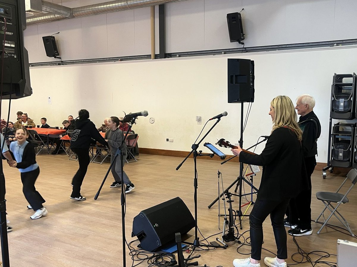 donoghue_celine's tweet photo. Great week at @ccfest with some of my favourite musicians!  @RuairidhGray  @GLALifepresents https://t.co/FXV2vf35rr