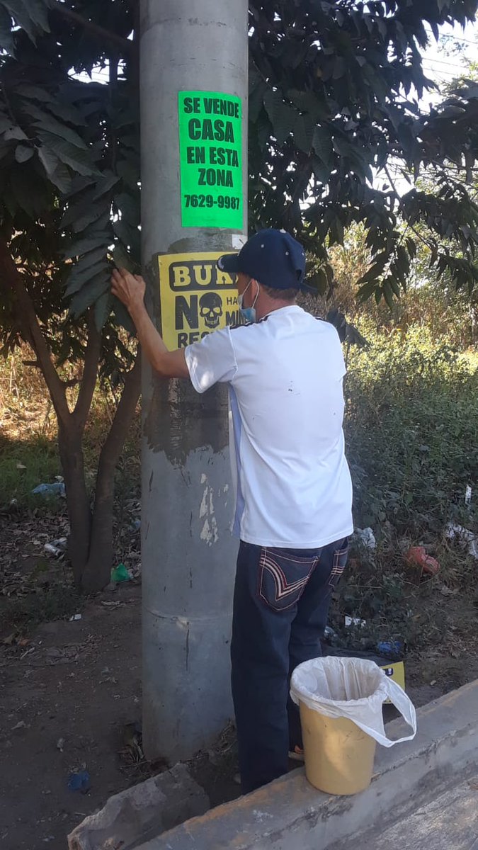 JorgeManzaSV's tweet photo. Los “ambientalistas" destruyendo y ensuciando. Curioso, nunca los hemos visto sembrar árboles ni limpiar playas o ríos.  

Ah, y también se quejan de la libertad de expresión… y ahí estaban ejerciéndola sin problema. https://t.co/dFw3he5KGn