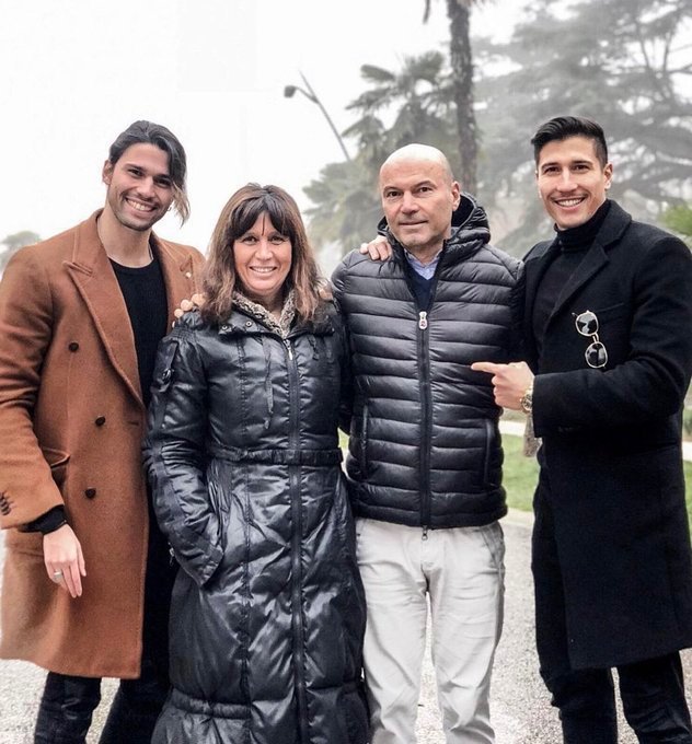 SaraHernndez16's tweet photo. La familia Onestini es maravillosa 💙
#5Gianmarco2F
#LucaOne2F https://t.co/5rvjzcHwlz