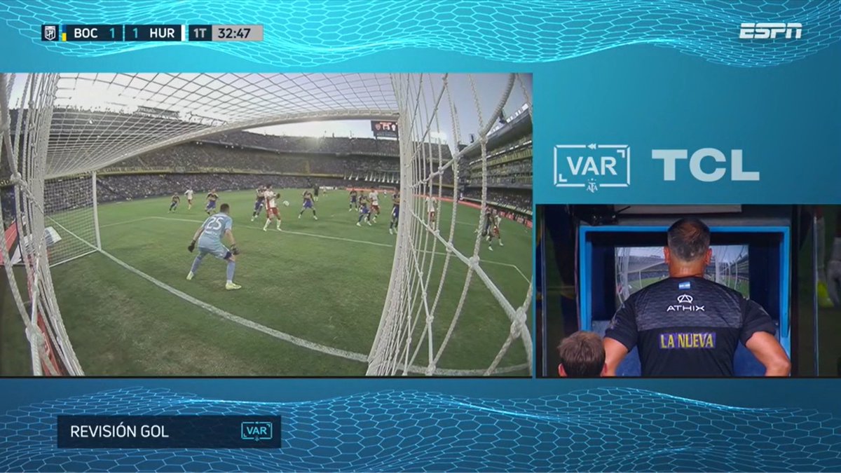 la12tuittera's tweet photo. 34' Trucco CONFIRMÓ EL GOL. Pereyra en offside participa y le tapa la visión después a Marchesín, pero esto no fue así para Trucco.

❓¿Qué piensan? https://t.co/8Jlocm3br7
