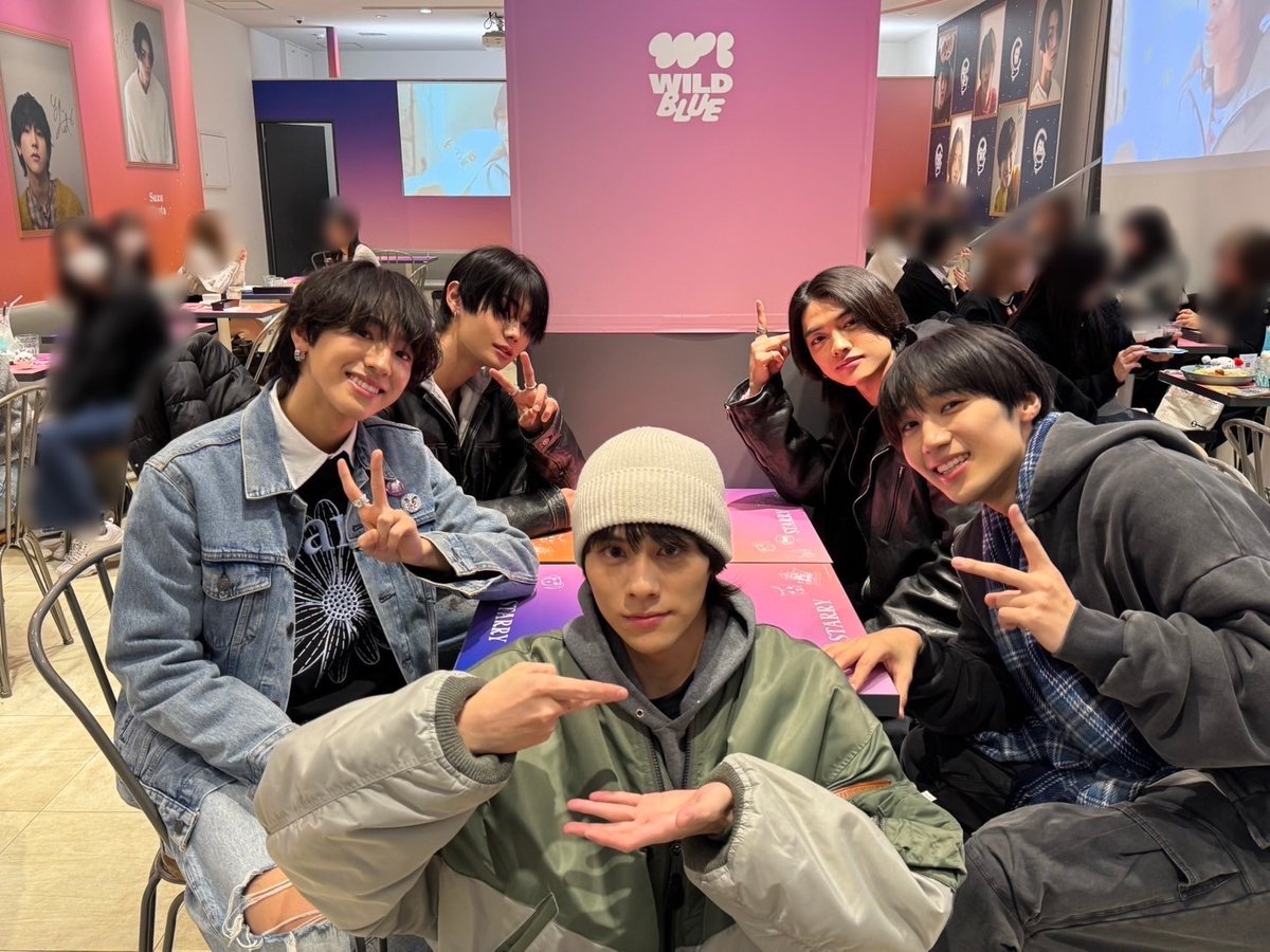 WildBlueFr_FAN's tweet photo. [WILD BLUE]

Aujourd'hui était le dernier jour de notre collaboration avec le café, STARRY avez-vous apprécié ?
Nous espérons vous revoir ☆☆

#WILDBLUE #WILDBLUECAFE #WBcf #COKIcam
#山下幸輝 #COKI #宮武颯 #HAYATE #鈴川直弥 #NAOYA
#池田優斗 #YUTO #鈴陽向 #HINATA https://t.co/ujZcdq5h8d