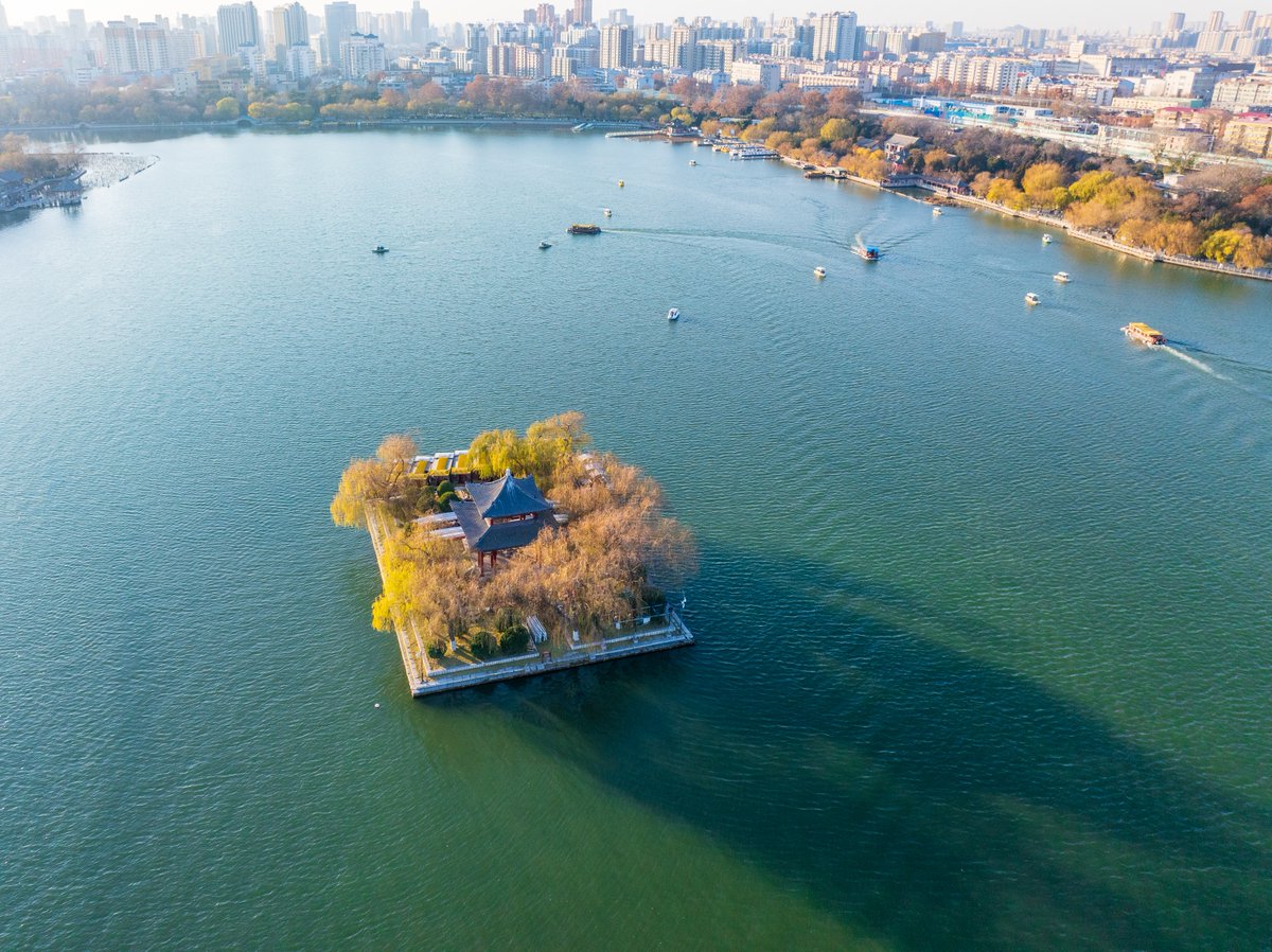 JinanofChina's tweet image. 🌱 🍃 Today marks the beginning of #StartofSpring, which is the first solar term of the year – lasting until Feb 17. As the days grow longer and the weather warms, let&apos;s look forwards to a vibrant spring together in #Jinan! #FestiveChina [📷/IC]