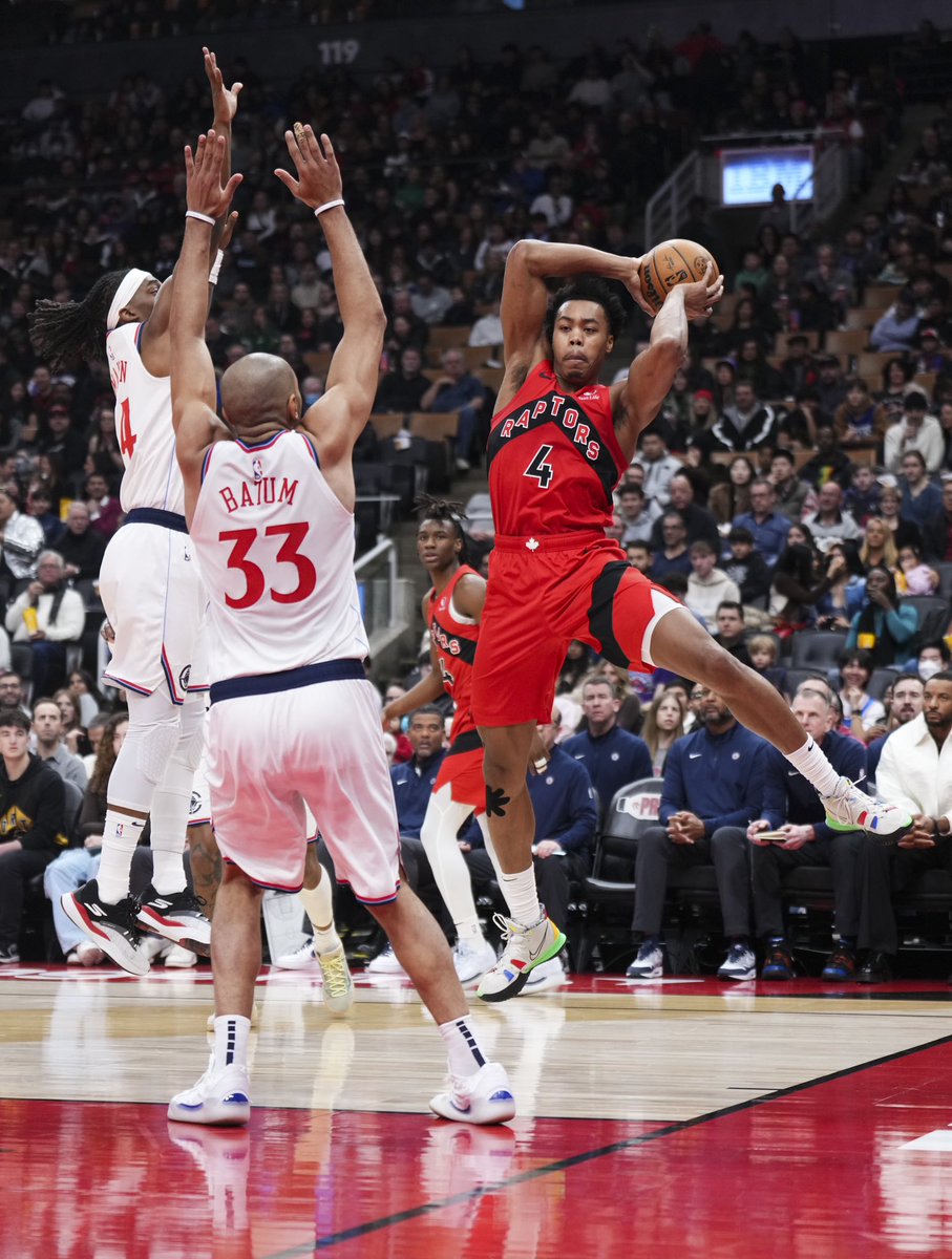 NBACanada's tweet image. The @raptors get the W at home, topping the Clippers 115-108!

RJ Barrett: 20 PTS, 7 AST, 6 REB, 3 STL
Gradey Dick: 18 PTS, 2 3PT, 3 REB
Scottie Barnes: 15 PTS, 7 REB, 5 AST
Ochai Agbaji: 12 PTS, 5 REB, 3 BLK
Immanuel Quickley: 11 PTS, 6 AST
Jakob Poeltl: 10 PTS, 10 REB, 3 AST