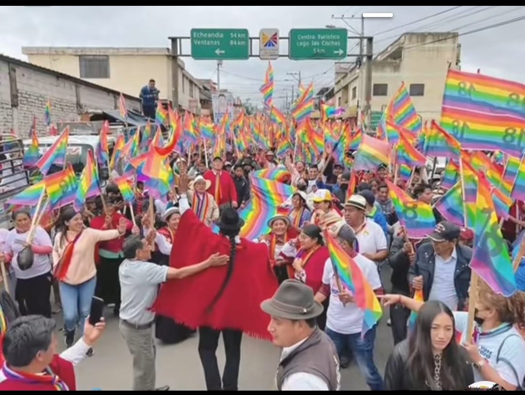 PabloDavalos63's tweet photo. La campaña de @LeonidasIzaEc ha sorprendido a tirios y troyanos. Ha sido la campaña más lúdica, novedosa, propositiva y con un músculo territorial que da cuenta de su fortaleza organizativa. Iza estará en los primeros lugares y no me sorprendería que llegue al balotaje. https://t.co/2sJT4JjYYO