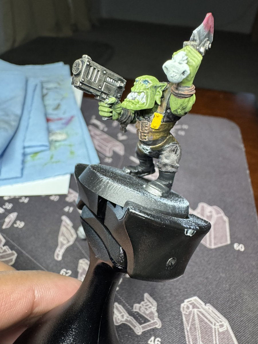 Took a break today to try my 2nd attempt to paint a #warhammer40k mini 

LONG way to go