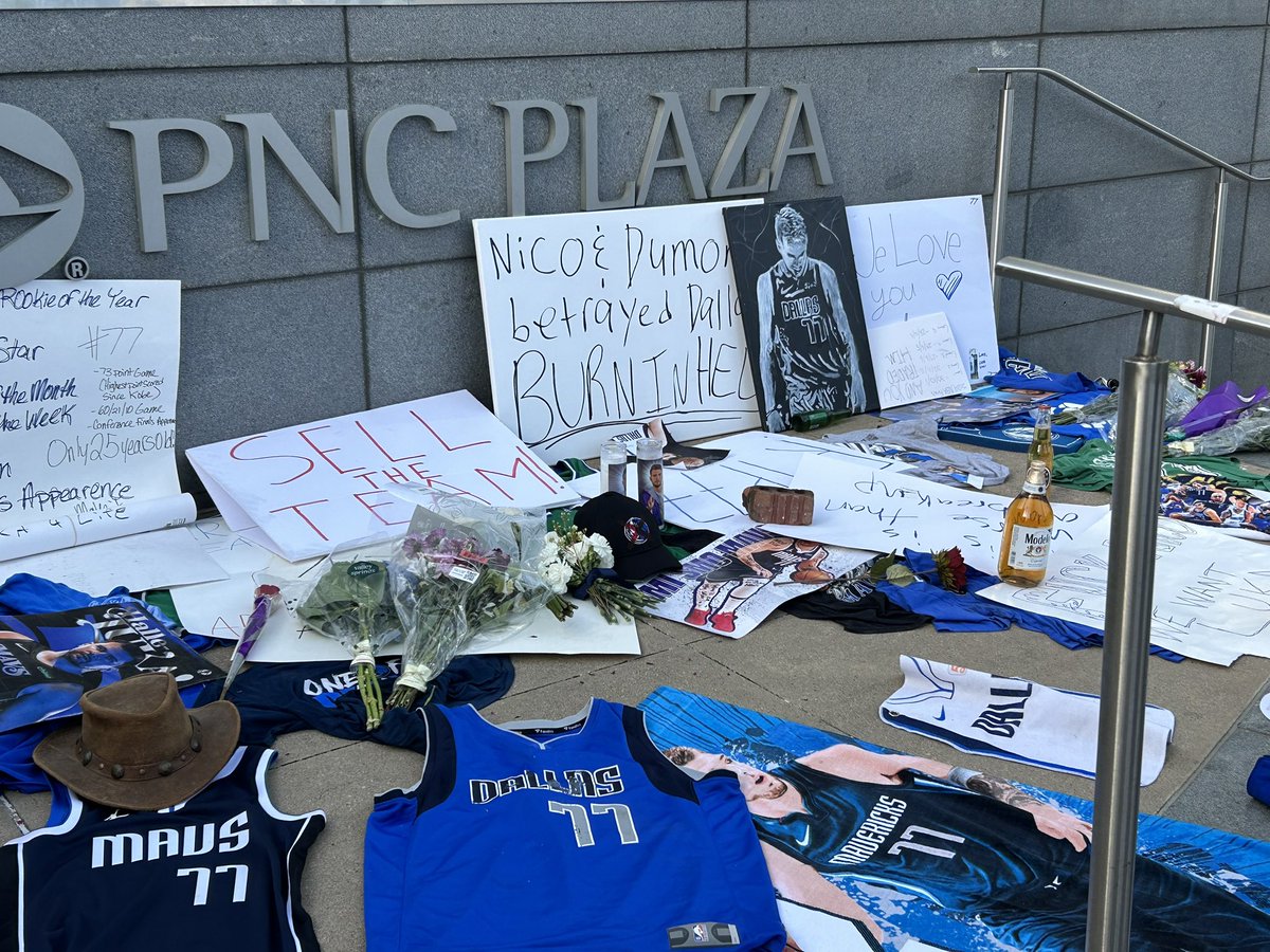 Outside of the American Airlines center today #MFFL many say - NO MORE 
<a href="/dallasmavs/">Dallas Mavericks</a>