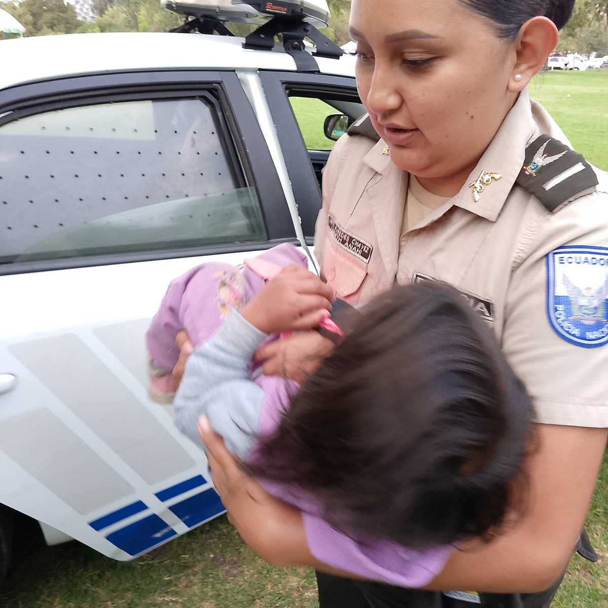 MarcoRa36362298's tweet photo. NIÑA EXTRAVIADA EN EL PARQUE CAROLINA ENTREGAMOS A LA POLICÍA NACIONAL https://t.co/qGZUQRZJEZ