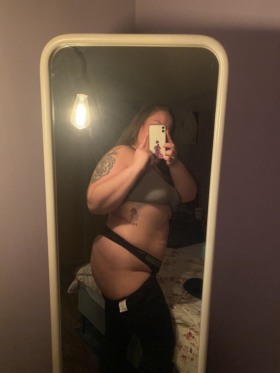 BraxtonBailey_'s tweet photo. How should I meet him at the door?  Give him a heads up on my magic throat, or casual bra/thong? 😉 https://t.co/nZklu2f8MT