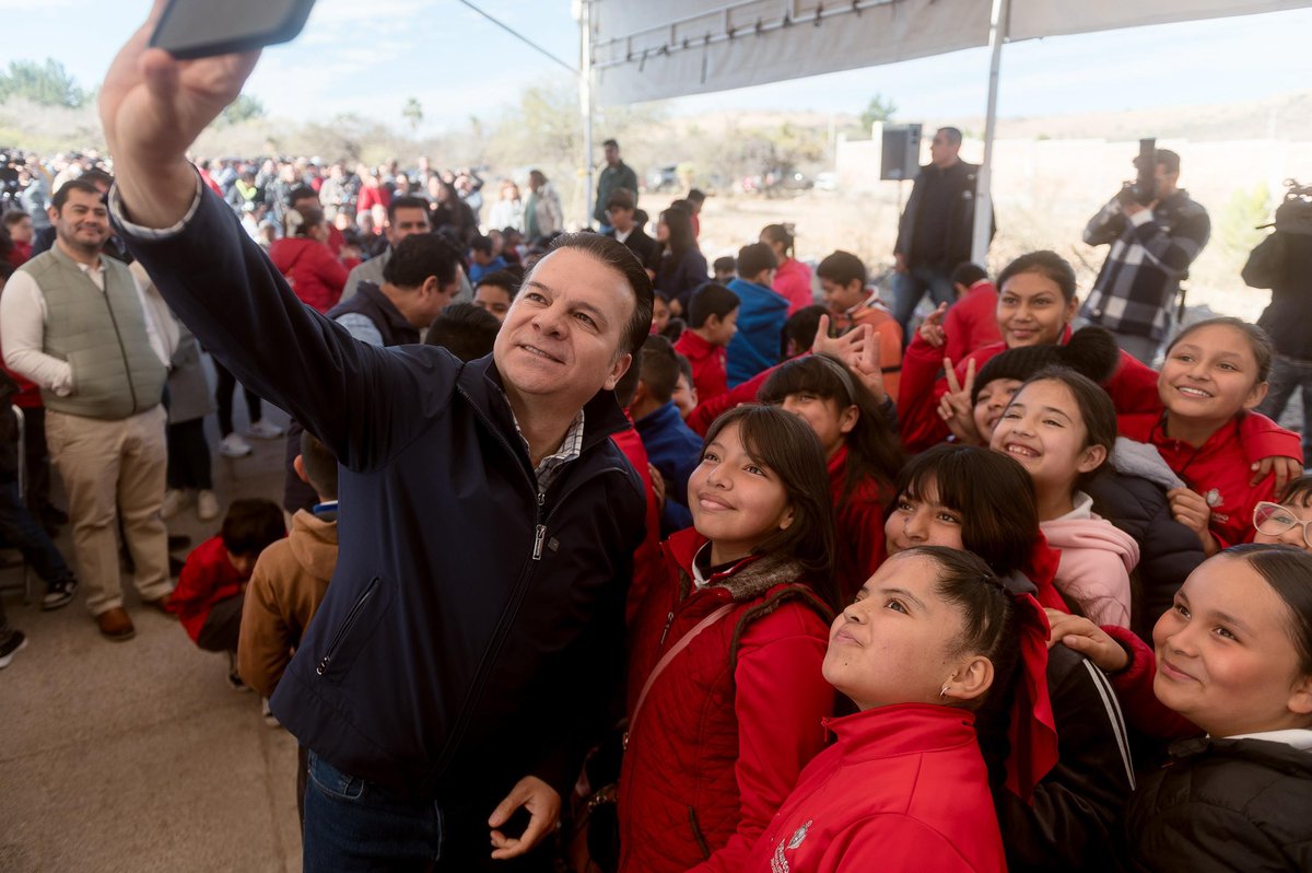 LaloSerranoZ's tweet image. #LaserInformativo

#Durango|| ”@EVillegasV y @josejoseantonio nos cumplen con escuelas nuevas y de calidad para nuestros hijos”

•Paterfamilias de Fracc. Cristóbal Colón y San Isidro celebran apertura de nuevas instituciones educativas dignas y seguras.

•@gobdgo fortalece la…