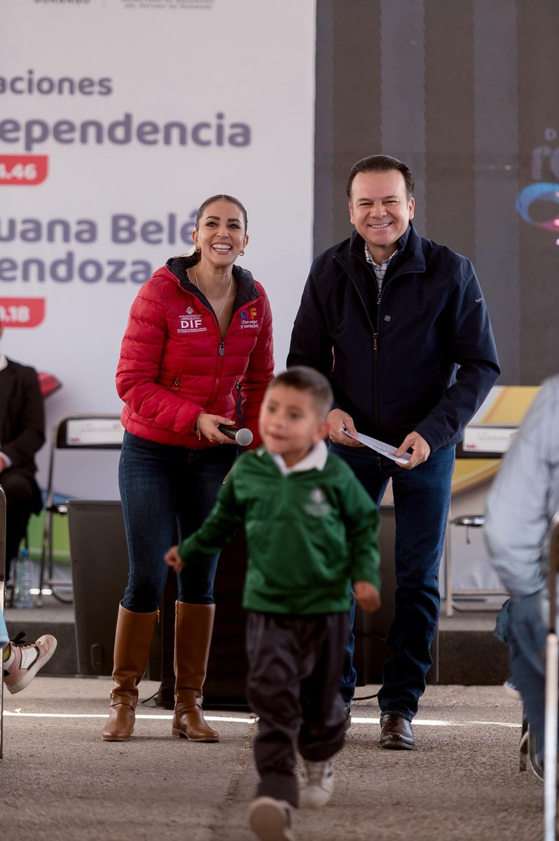 LaloSerranoZ's tweet image. #LaserInformativo

#Durango|| ”@EVillegasV y @josejoseantonio nos cumplen con escuelas nuevas y de calidad para nuestros hijos”

•Paterfamilias de Fracc. Cristóbal Colón y San Isidro celebran apertura de nuevas instituciones educativas dignas y seguras.

•@gobdgo fortalece la…