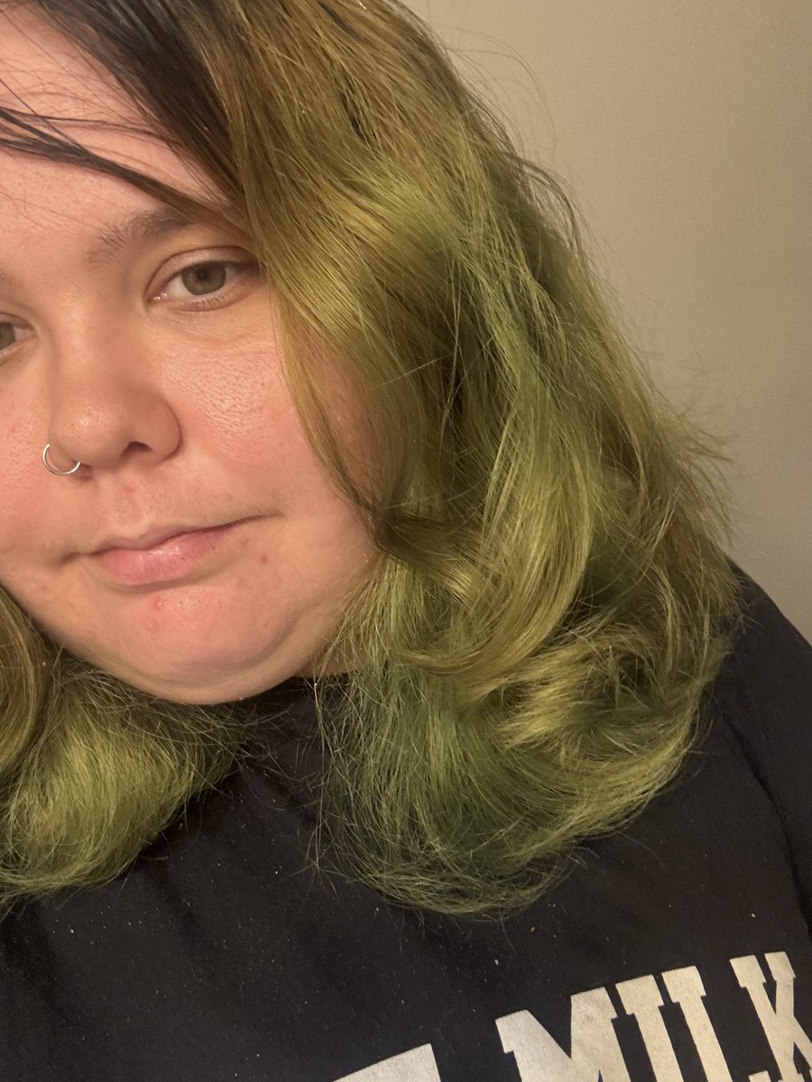 CoriellePhoto's tweet photo. I’ve had green hair for three years finally said it’s time for a change https://t.co/qCAbgSa8nE