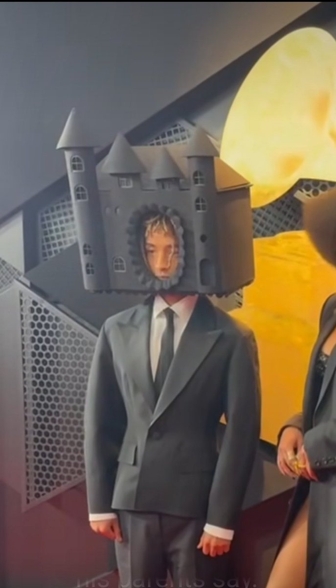 Eventbusters's tweet image. Watching the Grammys and saw someone I would never want to sit behind at a movie theater. #GRAMMYs    #Grammys2025    #AMCTheatres