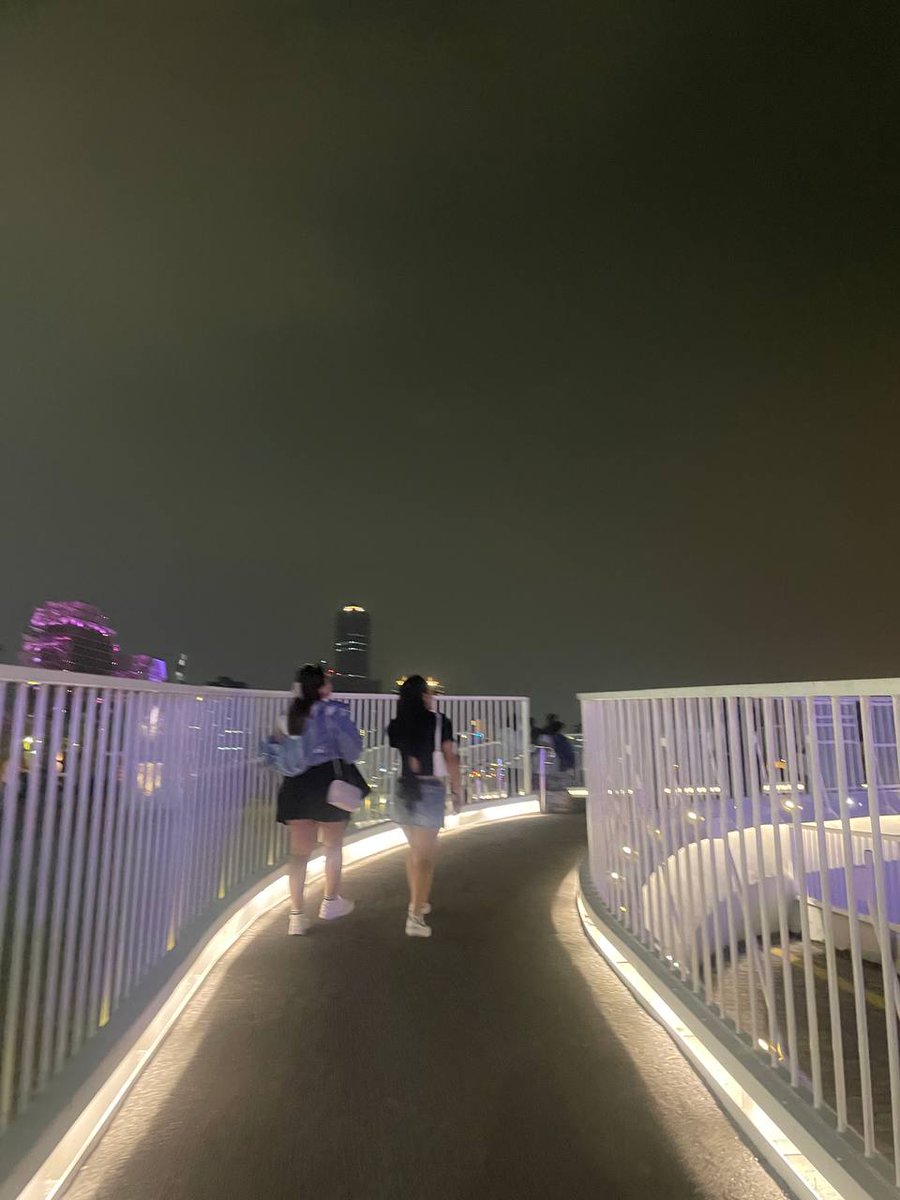 GayGodLisa tweet picture