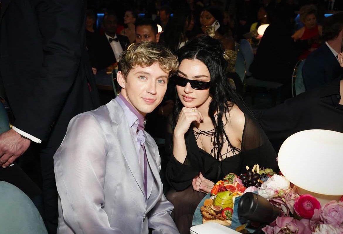 UpdatedTS's tweet photo. Troye and Charli XCX at the #Grammys 🖤 https://t.co/1zdWpmI97k
