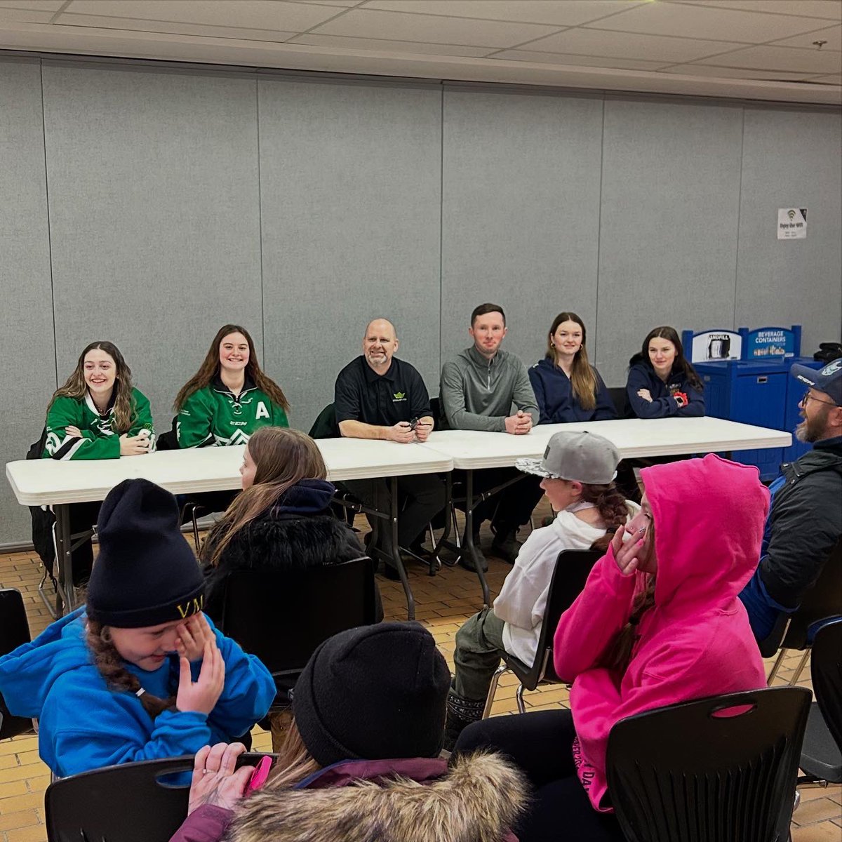 What a weekend! 
The Queens want to again send out a heartfelt thank you to many;
The town of Jasper for their generous hospitality, Lynn Wannop for coordinating Hockey in the Rockies and Female Hockey Day, and again Michal Wasuita for his support this weekend! 
#FemaleHockeyDay