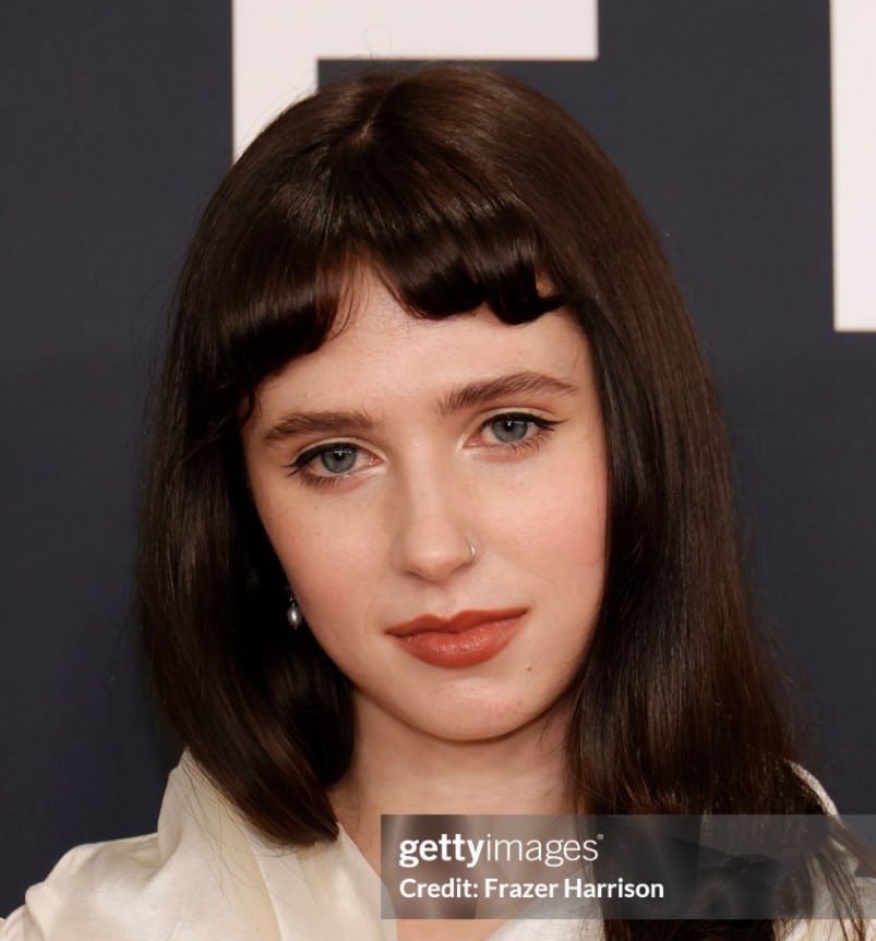 raspberhrriies's tweet photo. clairo has won the #GRAMMYs for most charming face card!!! this is clairo’s first grammy! https://t.co/JVUNkCSy9F