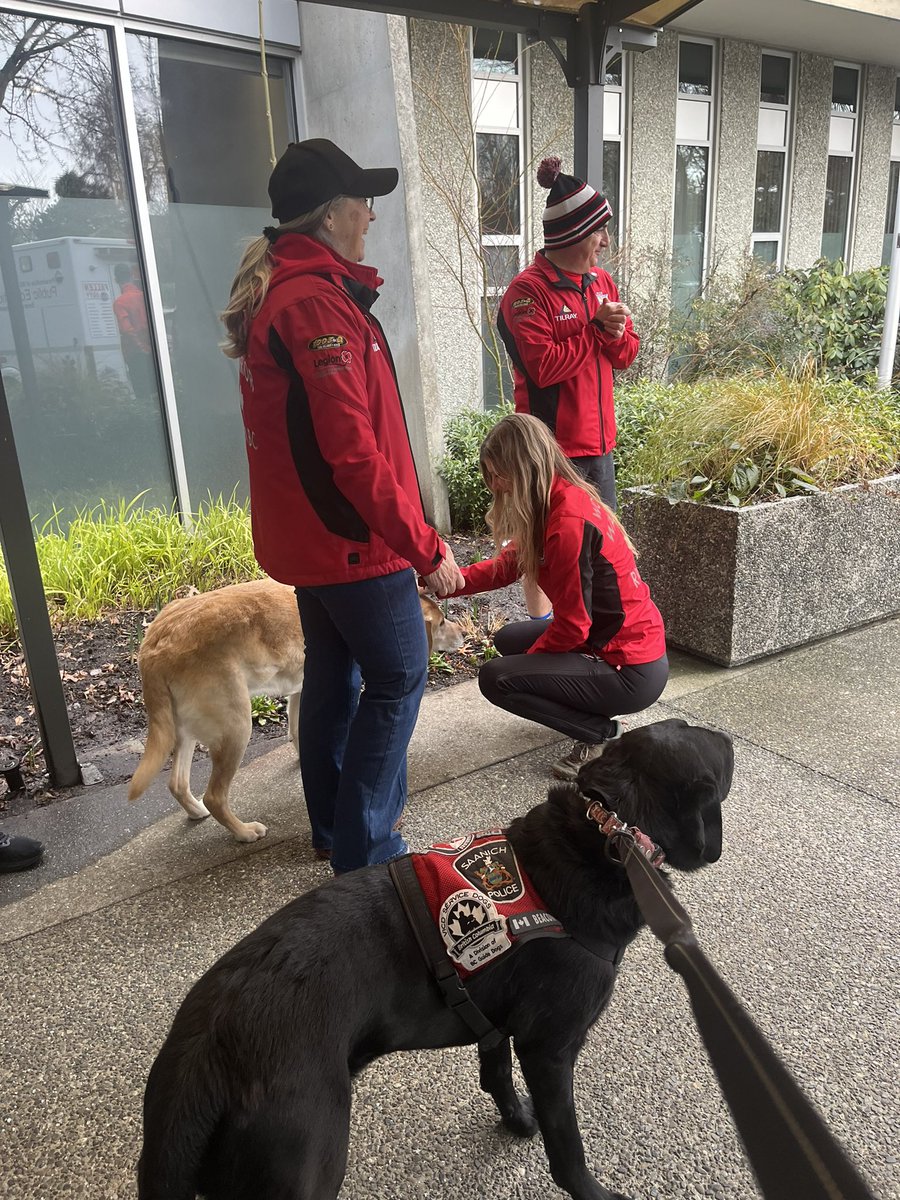 ChiefDuthie's tweet photo. The @wwrunbc team just stopped by @SaanichPolice on the their Sooke 2 Sidney run - a warmup to their island run starting on Feb 23 in Port Hardy. 8 runners, 8 days, 800 kms will raise funds to help trauma exposed professionals &amp; families on VI. Heroes helping heroes! #yyj https://t.co/QBzhIUgA5V