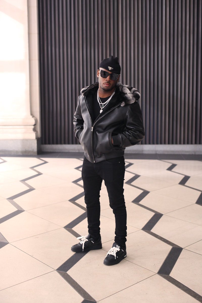 New italian lambskin leather with chinchilla and leather hooded bomber 

Made to
Order 

Lined with black fur and python trimming 

MADE-UK.com