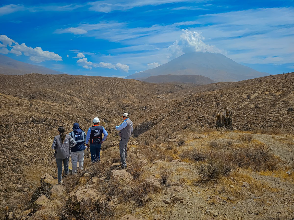 vidayfuturope's tweet photo. El @igp_peru  alerta sobre el posible descenso de nuevos lahares (mezcla de cenizas con agua) en zonas volcánicas del Perú

🌋 https://t.co/X64vu48E7O https://t.co/dVvHg3jc7D