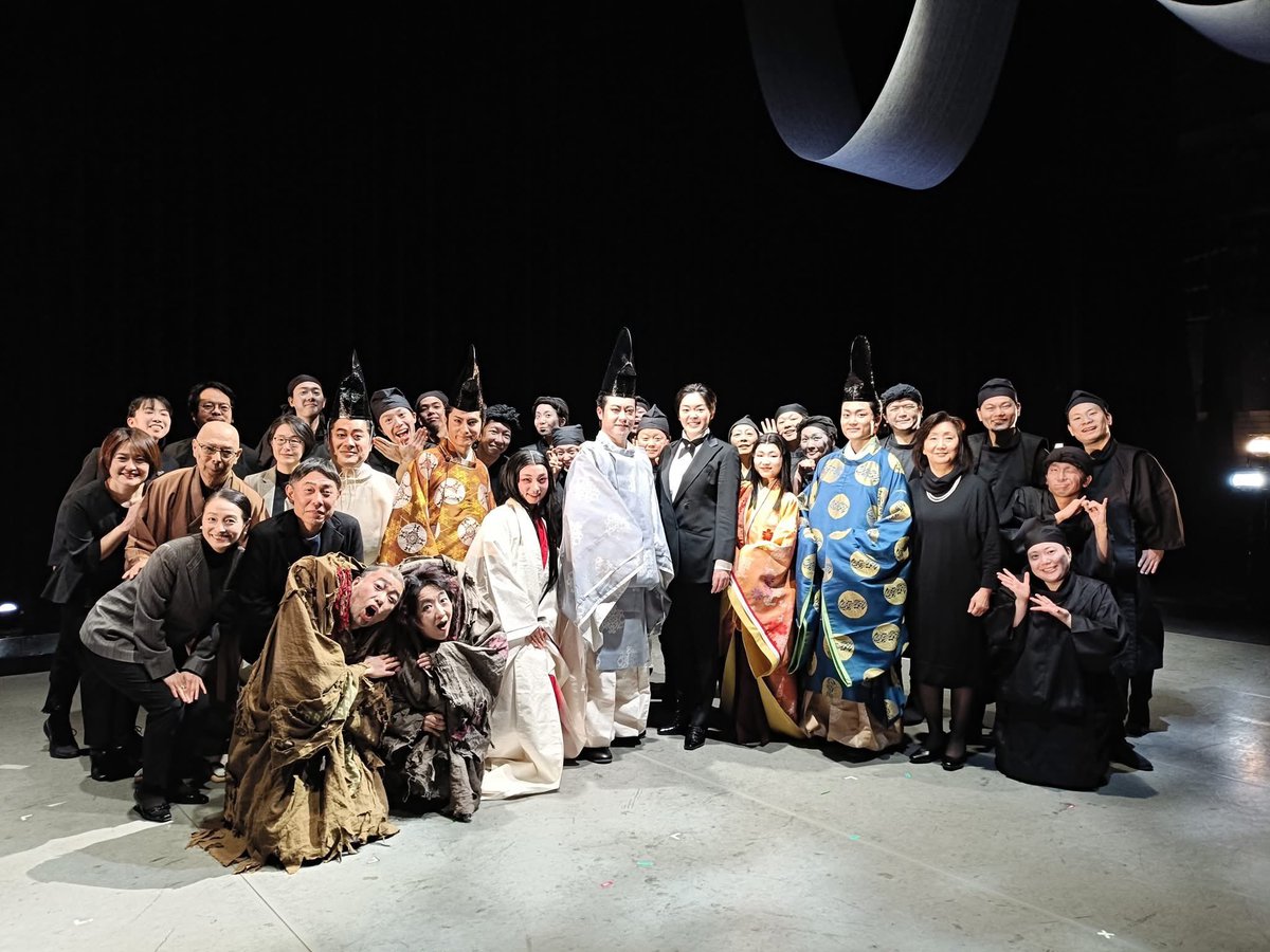 urotanks's tweet photo. オペラ『陰陽師』初演公演が全て終了しました。ご来場の皆さま誠にありがとうございます。
音楽・キャスト・コロス・演出、全てが最高の舞台を作り上げました。公演中何度もハートが震えました。室内歌劇場の皆さま、制作の皆さま、感謝申し上げます。
#オペラ陰陽師 https://t.co/hpqTQsoJGX
