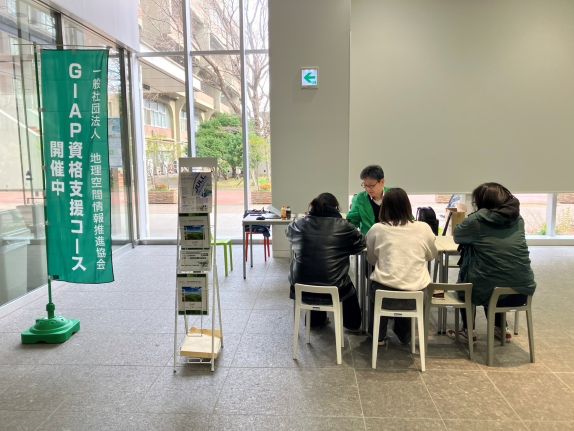 NSCiconstructi1's tweet photo. 新星コンサルタントの操縦士は日本大学津田沼キャンパスにおいて、GIAP主催の国家資格説明会に講師として参加しました。
お問合せ・ご質問等は弊社HPをご覧下さい。
https://t.co/7S8hWJKm8O
#国家資格説明会
#日本大学
#操縦士
#講師
#UAV
#GIAP
#新星コンサルタント
#調査部
#ict
#ictアドバイザー https://t.co/NbSBSsiRYZ