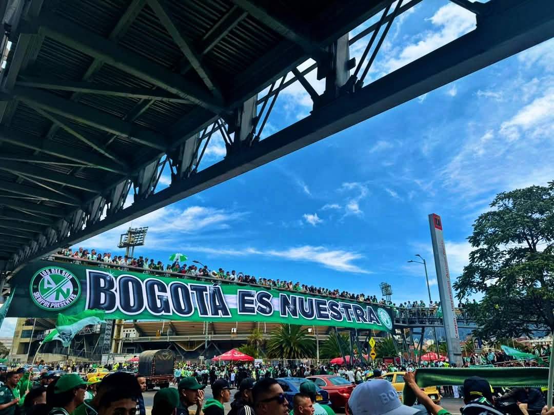 "BOGOTÁ ES NUESTRA"
Mensaje de la hinchada de Atlético Nacional de Medellín, hoy en la previa del partido vs La Equidad