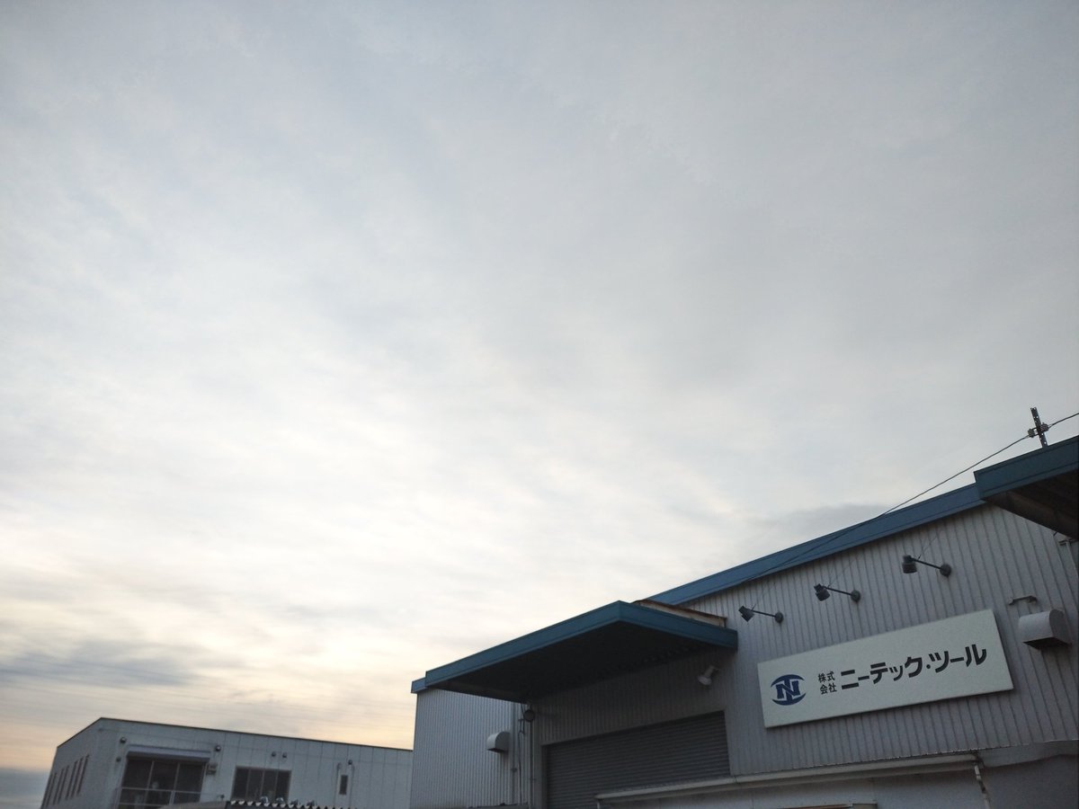 neatech_tool's tweet image. みなさん、おはようございます！
京都市伏見区はくもりです☁

昨日は節分だったので、恵方巻きを食べました🍣
2月3日のイメージが強いですが、立春の前日が節分で、立春が公転周期と暦の差で2月3日になって…。
まぁとにかく2月2日の時があるということで！😇

#企業公式が毎朝地元の天気を言い合う