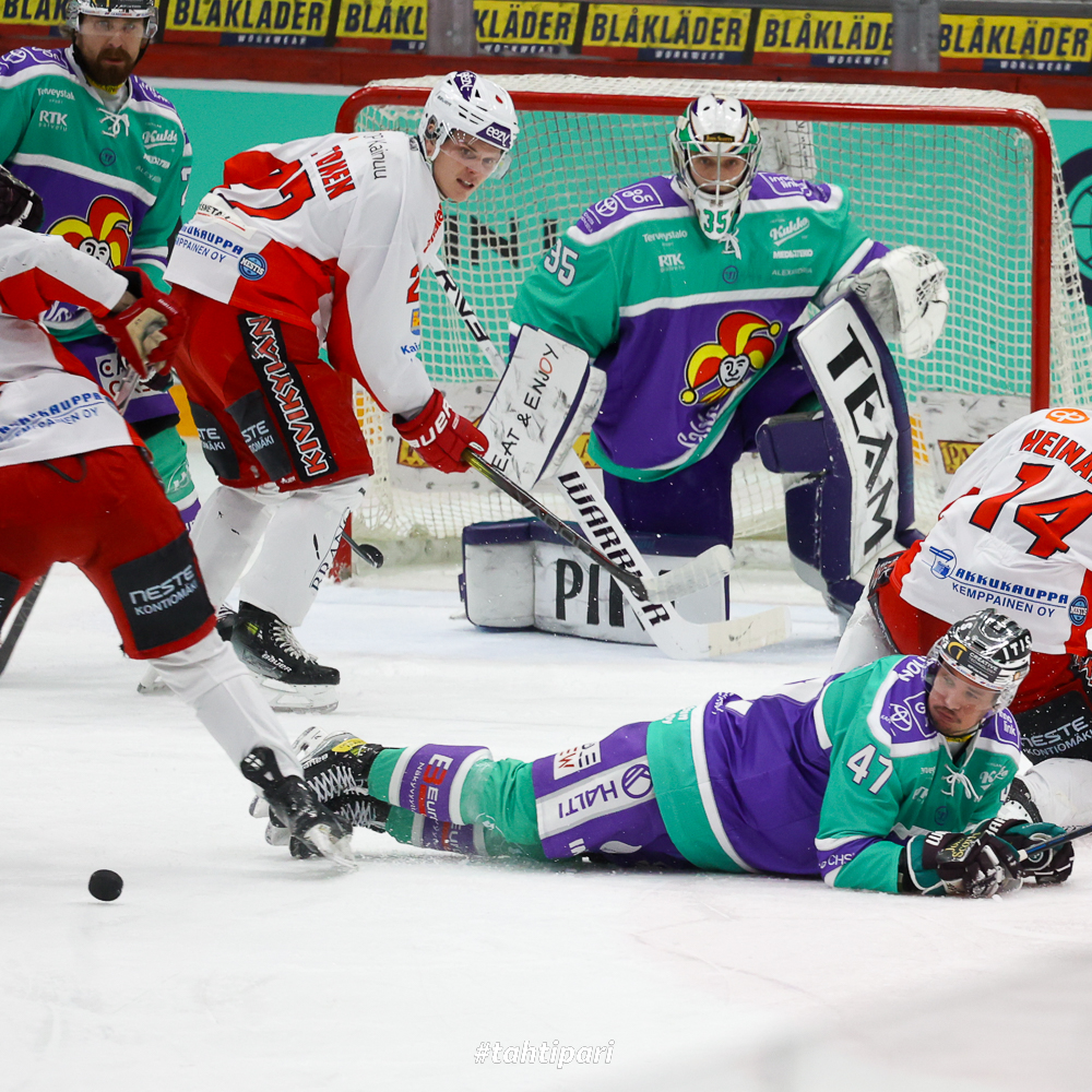 Vaihteeksi taas Jokereiden pelissä kuvaamassa

Jokerit - Hokki 5-0

lisää kuvia tahtipari.fi

#jokerit #mestis #kajaaninhokki #hokki #jääkiekko