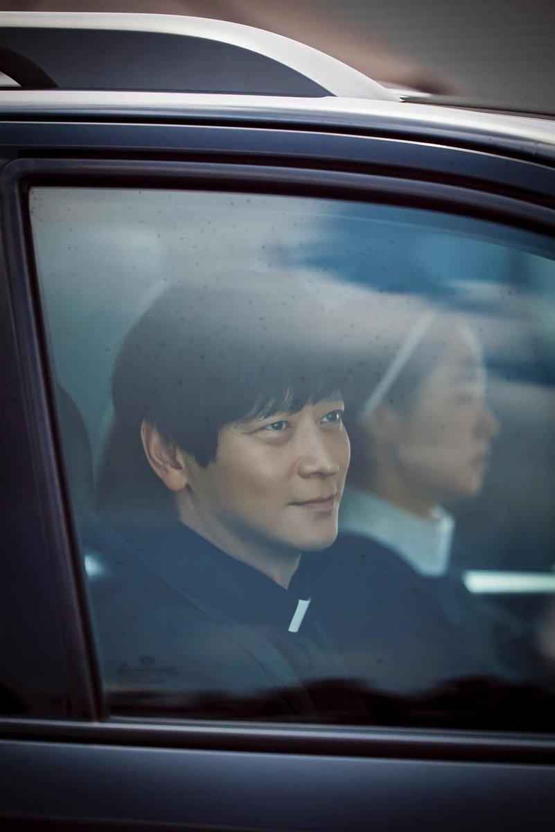 아아아아앙아아아ㅏ아아아ㅏ아아아아악 2015와 다른점을 찾으시오. 심지어 내 마음도 똑같음 다를게없음그냥 2015나 2025나 지금 똑같음 10년이면 강산은 변해도 강동원은 안변함 내마음도안변함 내가 줏대있는 사람이 아니라 강동원 얼굴이 나를 줏대있게해요