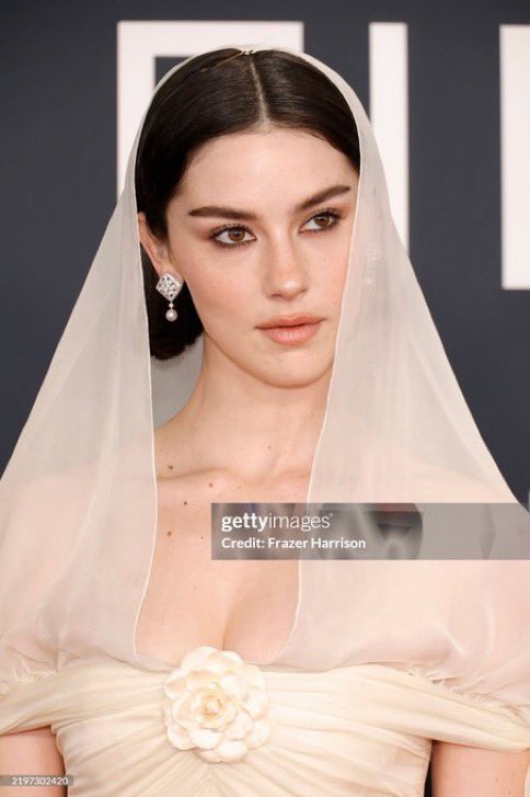 gracie en la red carpet de los grammys🤍