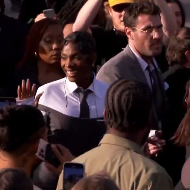 PopBase's tweet photo. Doechii arrives at the #GRAMMYs. https://t.co/lSDHXOPCu9