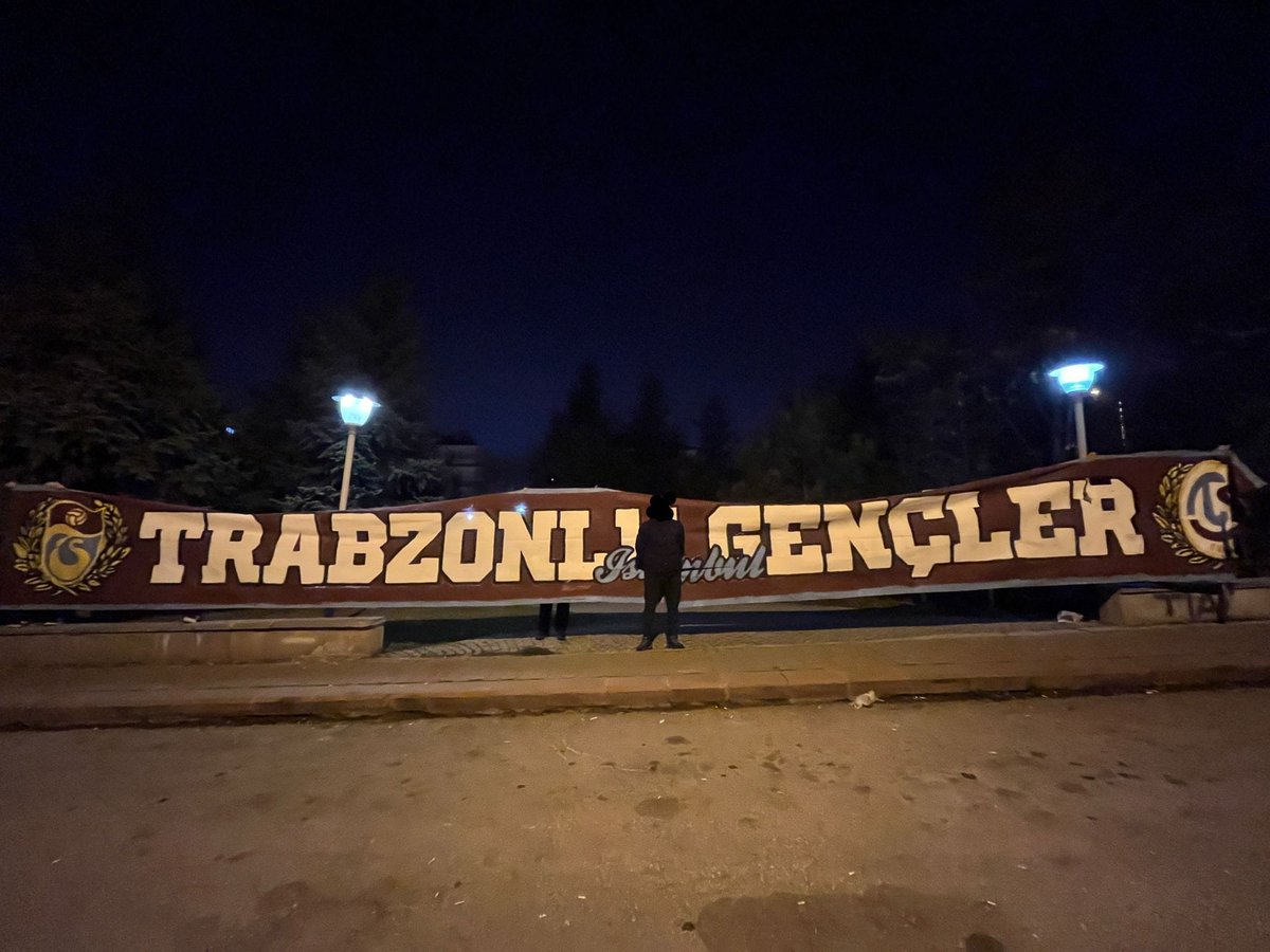 Trabzonspor tribününün menfaatleri doğrultusunda belsinlileя, ultras red boyslar, talaslılar, alaylılar ve kalaylılardan alınan 5 pankart, bizim tribünümüzün 1 pankartıyla takas edilmiştir. Yarın pankart Trabzonlu Gençler'e teslim edilecektir. Hasımlık devam ediyor, piyasa açık..