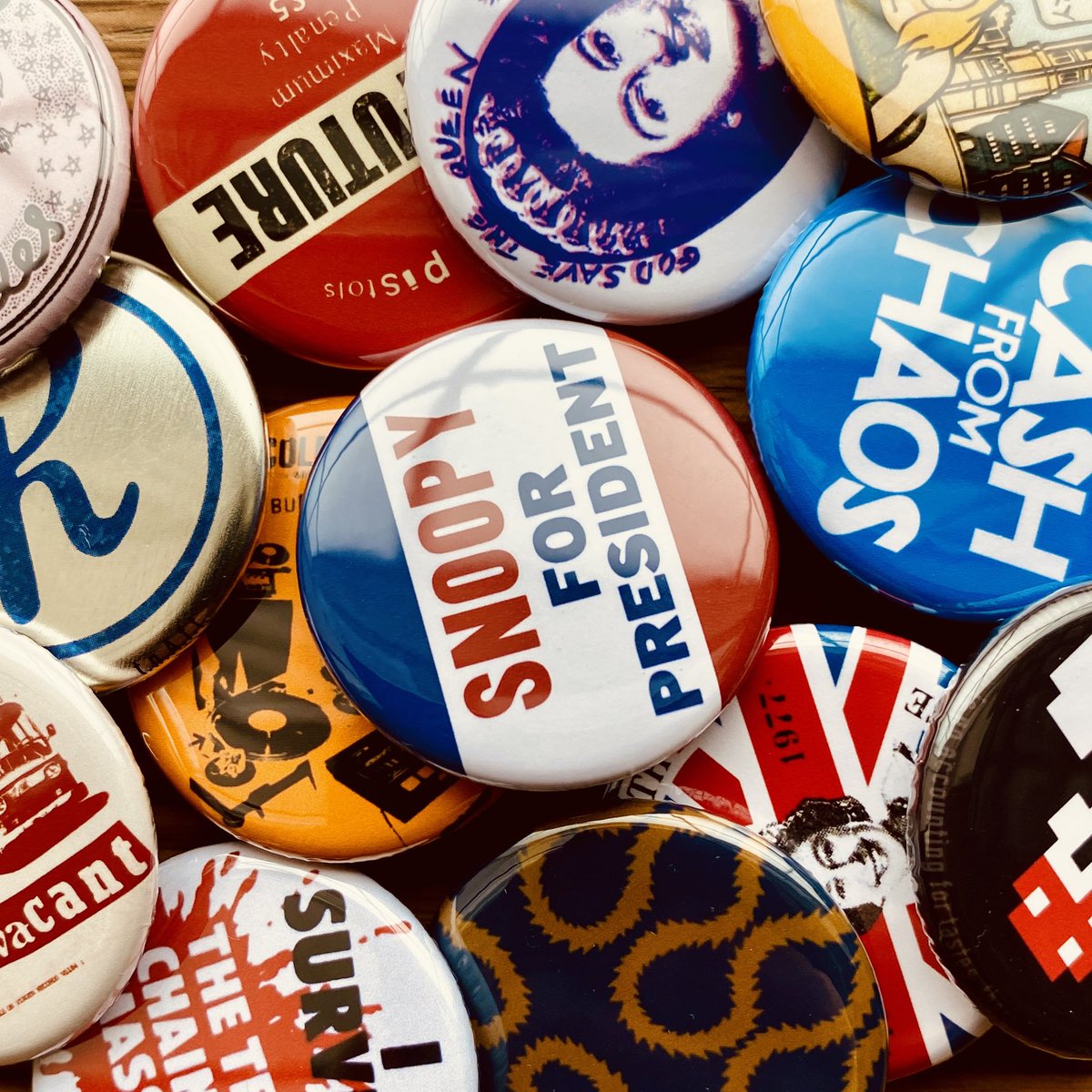 mdp_tnaft's tweet image. ご好評いただき、ありがとうございます。
新たなデザインも追加を予定しております。

button badge 2024
サイズ：全て32mm 

#tnaft #缶バッジ #buttonbadge #70spunk