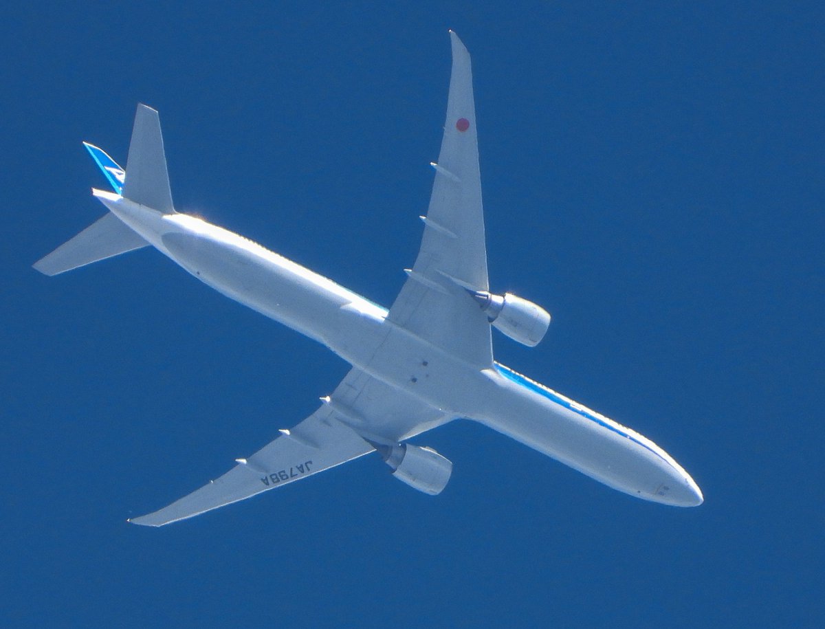 DAviation17's tweet photo. Heres a Throwback shot of @ana.japan Flight NH211 (JA798A) Boeing Triple 777-300ER seen here from Tokyo Haneda (HND) to London Heathrow (LHR) last year over my area.#JA798A #AllnipponAirlines #NH211 #boeing777 #boeing https://t.co/tdNpJ0U6SY