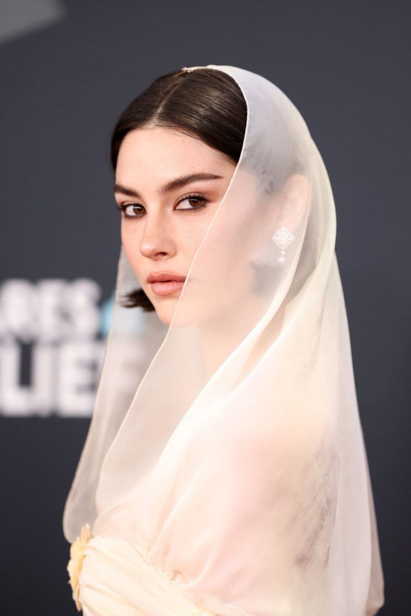 gracieshq's tweet photo. Gracie has arrived at the #GRAMMYs 🤍 https://t.co/h7k9xjAlP9